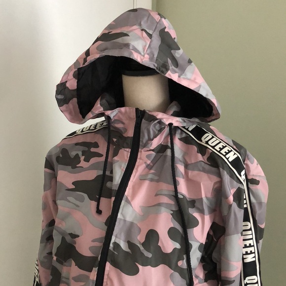 NEW LOOK Women’s Grey/ Pink Cropped Camo Windbreaker Jacket | M - Picture 9 of 15